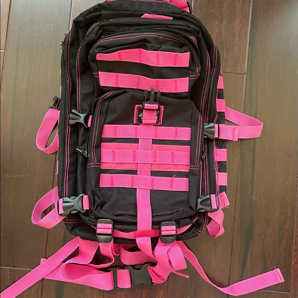 Hiking backpack - lots of pockets!